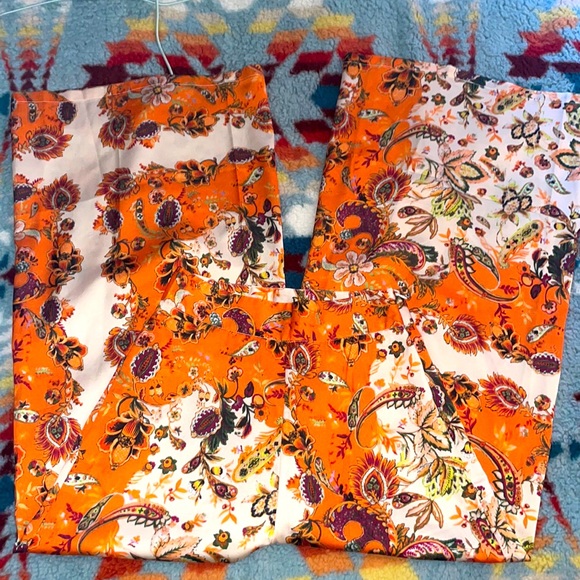 🍑🍒⭐️Wide Legged Pants🍑🍒⭐️ - Picture 1 of 3